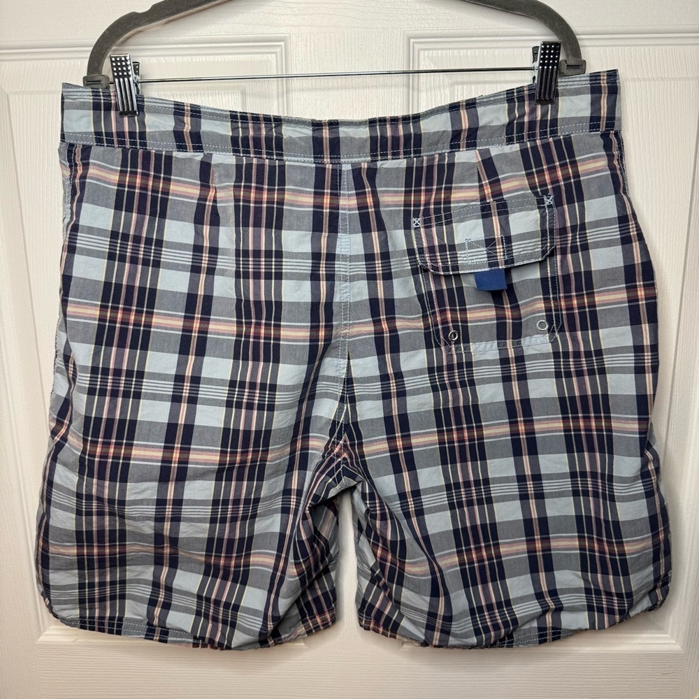 Vineyard Vines Men's Plaid Swim Board Shorts - Blue and Black Size 36 GUC - Picture 4 of 7